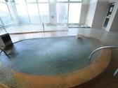◆源泉かけ流し－明るく広々とした大浴場。ジャグジーもお楽しみいただけます。