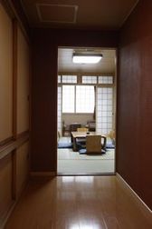 [ふく井ホテル] 上がり口は広めの廊下