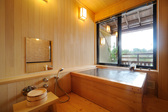 【別館姫神「七時雨の間」】自慢の檜風呂は滞在中何度でもごゆっくりとお楽しみください。