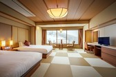 ◆南館洋室一例／2021年12月オープン！ベッドはセミダブル、床は足裏に心地良い、和モダンな琉球畳を使用