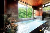 四季折々の清流桧枝岐川渓谷の景観を望む男性浴室に御入浴され、山旅の疲れを癒していただければ幸いです。