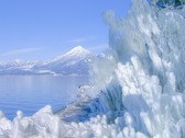 猪苗代湖のしぶき氷