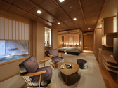◆和洋室「雅」：約52㎡の客室内は鹿沼組子を使用した上品で優雅な和洋室