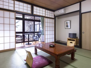 和室8畳+広縁3畳（改築／禁煙室）