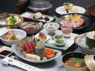 夕食（特選会席料理）※一例