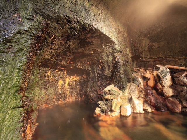 ◆洞窟風呂／四百年の歴史を誇る塩原温泉を源泉掛け流しでお楽しみください。