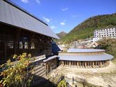 ◆塩原温泉湯っ歩の里／塩原の豊かな自然を眺めながらゆっくり足湯浴をお楽しみいただけます。