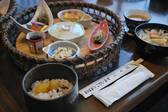 江戸より続く「門出祝いの栗おこわ」<br>
を中心とした朝食の一例