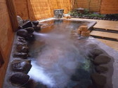 露天風呂。伊香保の広い空とさわやかな風を感じる岩風露天風呂です。