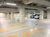 【駐車場】50台駐車可能な無料駐車場を完備。（普通自動車に限る／2t車以上は要事前予約、有料）
