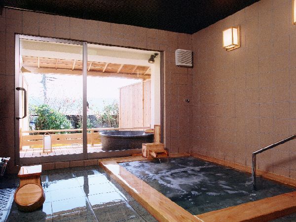 貸切風呂『潮騒』～ひのきの内風呂と陶器の露天が楽しめます！