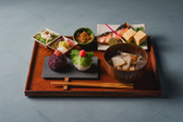 具だくさんの豚汁と、こだわりのお米とお魚を使用した和食。