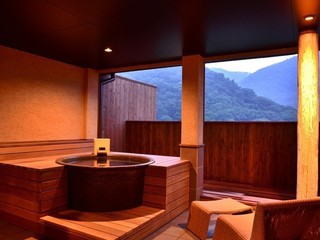 眺望抜群！最上階にある貸切露天風呂「天」