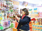 【売店】郷土の銘菓や民芸品、津南で採れ旬菜も販売しております。