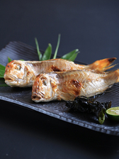 日本海新潟の名物アマダイやヤナギガレイなどの白身魚を中心に、一汐焼きでしっとりやわらかいまま楽しむ