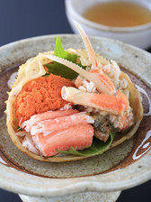 日本海の赤い宝石箱 ズワイガニのメス 珍しいメガニは食べやすくしてあります