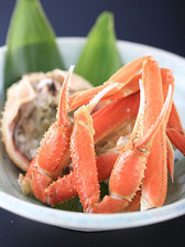 生きたまま届く佐渡沖のズワイガニをゆで蟹で味わいます