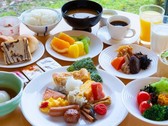 朝食ブッフェでは和洋さまざまなメニューをお楽しみいただけます。※季節によりメニューは異なります。