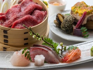 ～会席料理のご夕食イメージ～　実際の提供内容は季節により異なります。