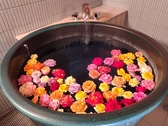 【バラ風呂】1日1室限定♪花に囲まれ優雅な気分でバラ風呂をお楽しみください☆※イメージ