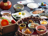 【ご朝食】ヘルシーな野菜の蒸籠、温玉子、焼き魚などしっかり朝食をお取りいただけます。