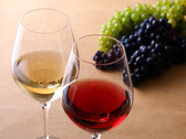 [石和温泉　旅館泉山荘] 大人のお客様へ夕食時にグラスワイン（赤ワイン）１杯サービス