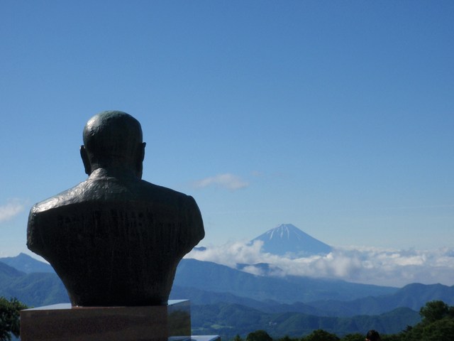 清里開拓の父であり、清泉寮の創設者であるﾎﾟｰﾙﾗｯｼｭ博士は清泉寮から見る富士山が大好きでした。
