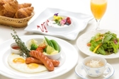 [軽井沢 ホテル ロンギングハウス] コース仕立ての朝食で朝から贅沢なひとときを