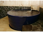 【大浴場瑠璃の湯】陶器風呂