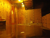 下呂温泉の夜景を望む露天温泉風呂。ご利用時間6:30～23:30