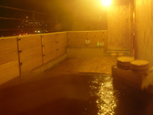 下呂温泉の夜景を望む露天温泉風呂。ご利用時間6:30～23:30