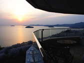 天下の絶景】西浦一の眺望です！10Fスカイラウンジオープン展望台からの夕陽。
