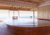 [和風旅館　粛海風] 日本一大きな木製湯舟の半露天風呂「満月の湯」