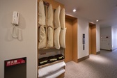 各階の備品コーナーには、低反発・高反発の枕やハンガー・毛布などご用意致しております。