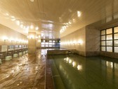 ◆きららの湯／御影石をふんだんに使用した、清潔感あふれる大浴場。