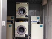 コインランドリー(有料)全自動洗濯機・衣類乾燥機完備