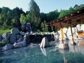 天然温泉「朝妻の湯」：エリア最大級の約1500㎡の広々とした天然温泉大露天風呂です！