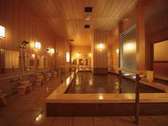 【風呂】大浴場「こでまりの湯」。地下１００メートルからの湧水を使用、美肌効果も期待できる。