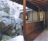 [マルキ旅館] 自然の岩の突き出た離れ（立花・南天）渡り廊下