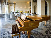 ロビーには世界でも珍しいピアノ名器スタインウェイがございます。