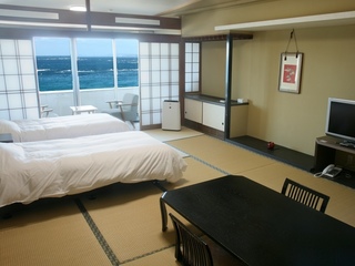 【和室+ツインベッド】リラックスできる畳の和室に、ベッドを備えた和風テイストのお部屋タイプです。