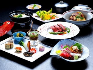 *【料理一例】熊野牛ステーキや地元産の魚料理で季節の美味を堪能！
