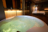 美白の湯：湯田温泉のジャグジー付き露天風呂