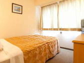 [HOTEL AZ 福岡和白] シングルルーム♪セミダブルサイズのベッドを使用。