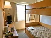 [HOTEL AZ 福岡田川] 2段ベッドルーム（客室例）