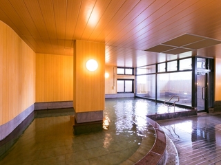 自慢の極上の美肌湯は、歴史ある自家源泉♪大浴場には露天風呂も併設しています。