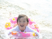目の前には穏やかな海が広がり、夏や海水浴、それ以外の時期はカヤックなどが楽しめます。※イメージ