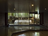 露天風呂付き大浴場『熊野湯』／湯上りはまるで一皮むけたようなつるつるスベスベ肌になります。