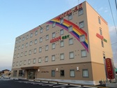 [HOTEL AZ 長崎鹿町店] 虹が目印の建物外観