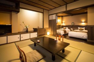 Room with tatami area with shower